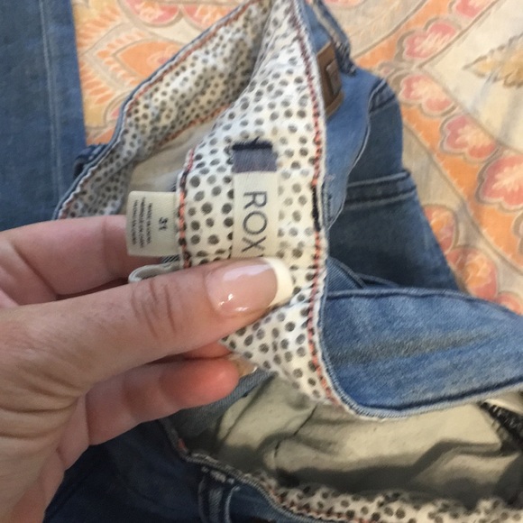 ROXY JEANS sz 31 super skinny’s blue with rips - Picture 3 of 3